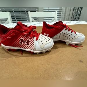 Boys size 13 Under Armour Baseball Cleats